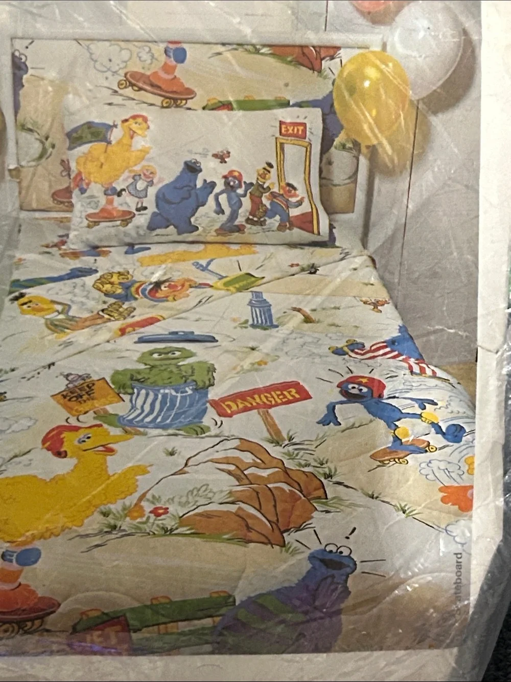 Vintage Sesame Street Kids' Bedding set. Multiple Characters. Twin